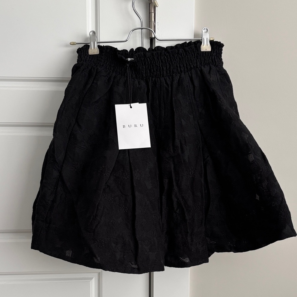 Buru Black Floral Embroidered Mini Skirt